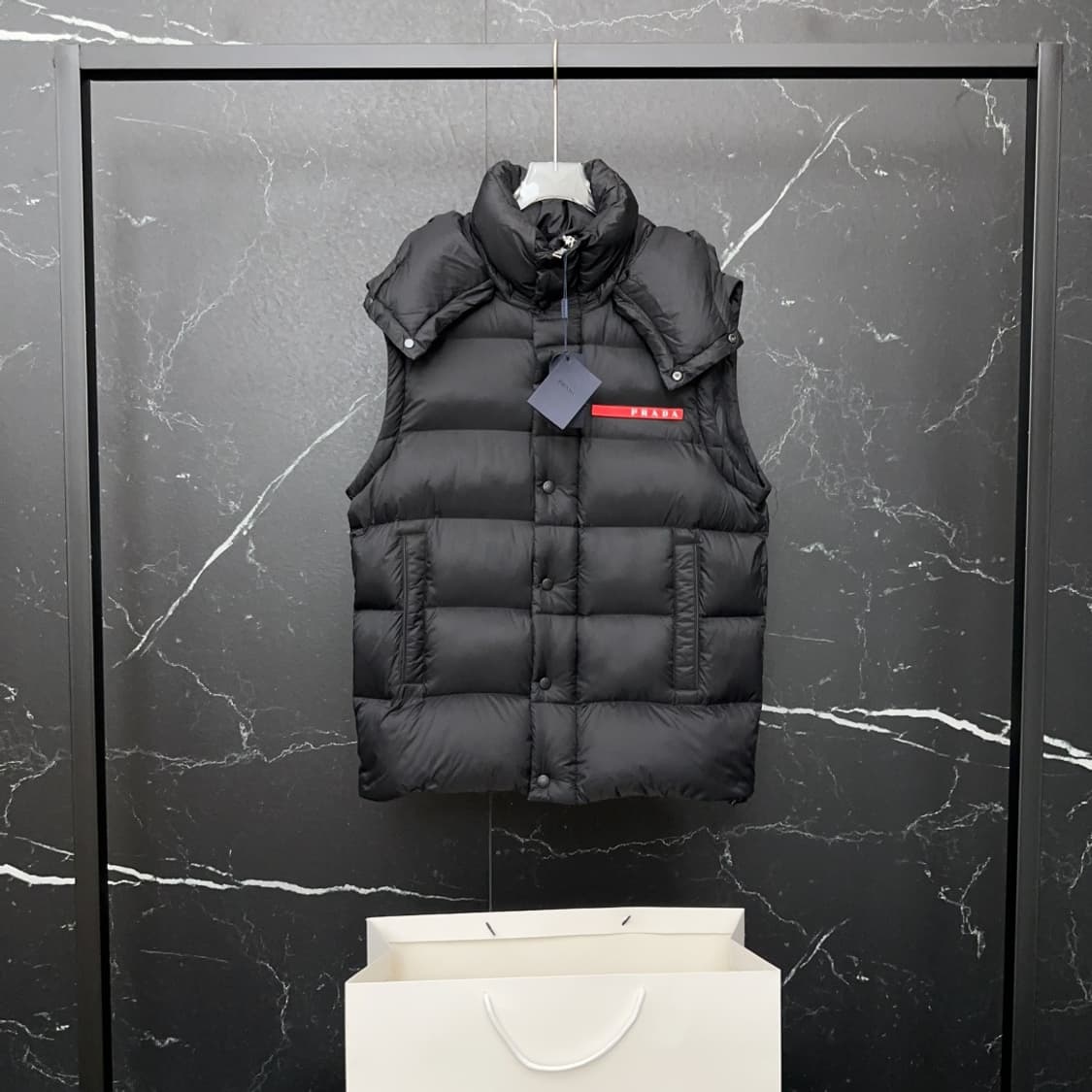 프라다 가을 겨울 신상 클래식 레드 로고 두 가지 착용법 다용도 후드 상품이미지5