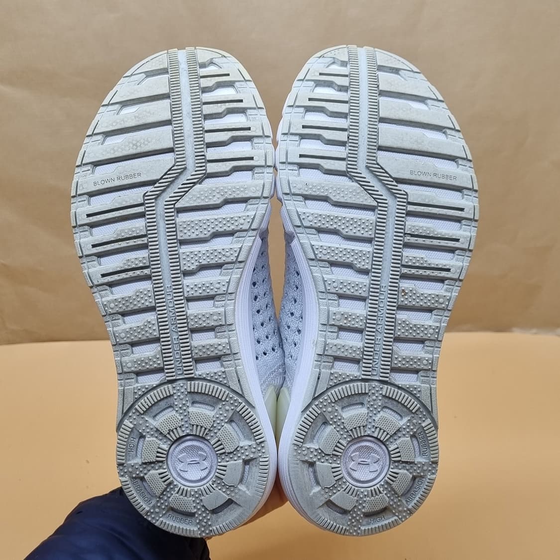 언더아머 호버소닉 런닝화225. 상품이미지3