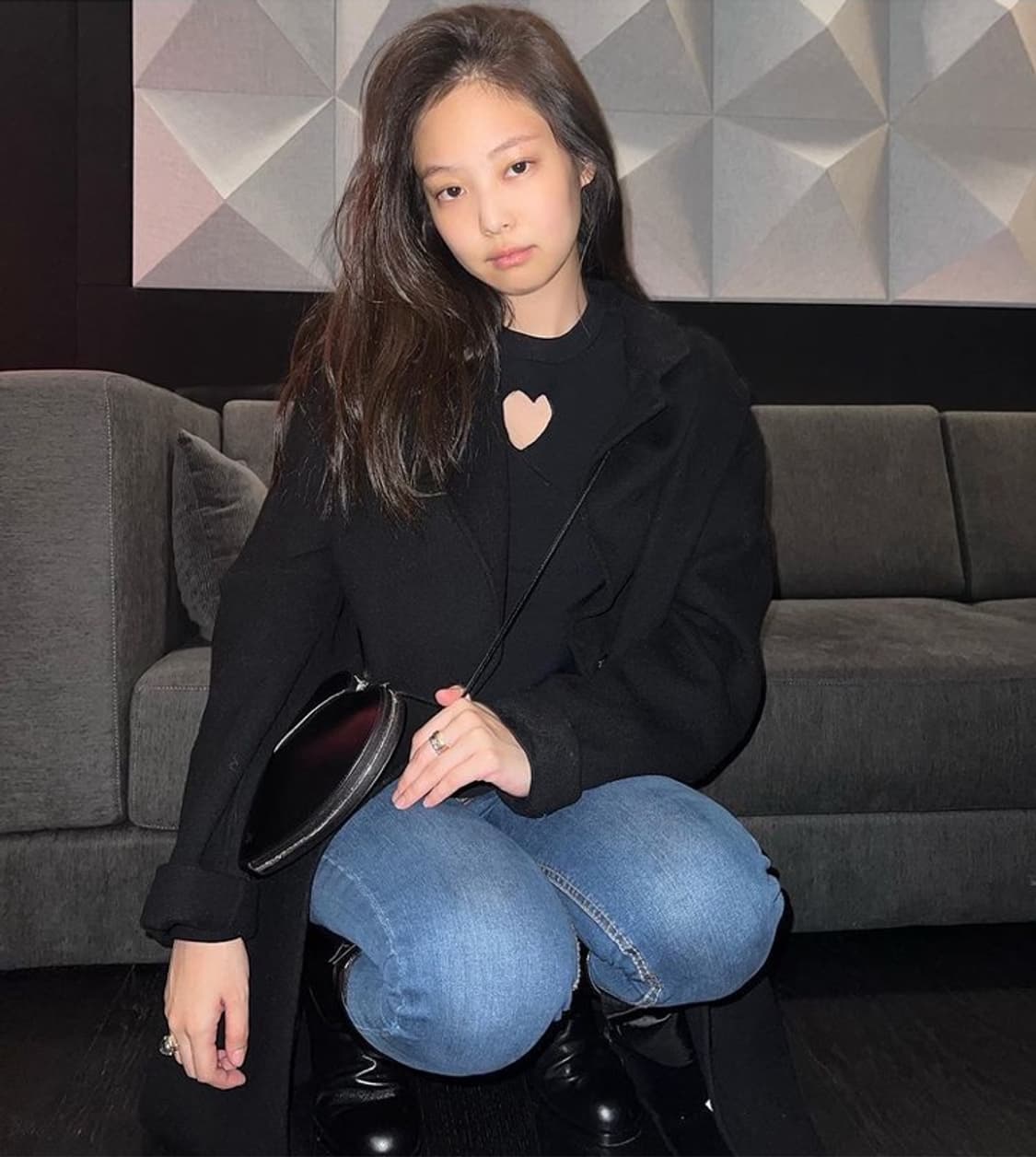 제니 착용 알라이아 ALAIA 하트 컷팅 롱슬리브 니트 상품이미지1