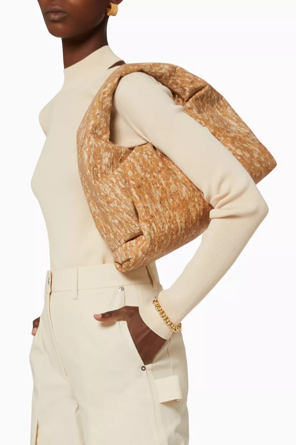 보테가 베네타(Bottega Veneta)의 더 숄더 파우치 코르크 백 상품이미지1