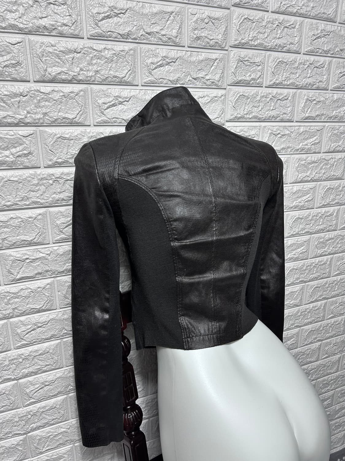 파이톤 드레이프 하이넥 레더 자켓 상품이미지4