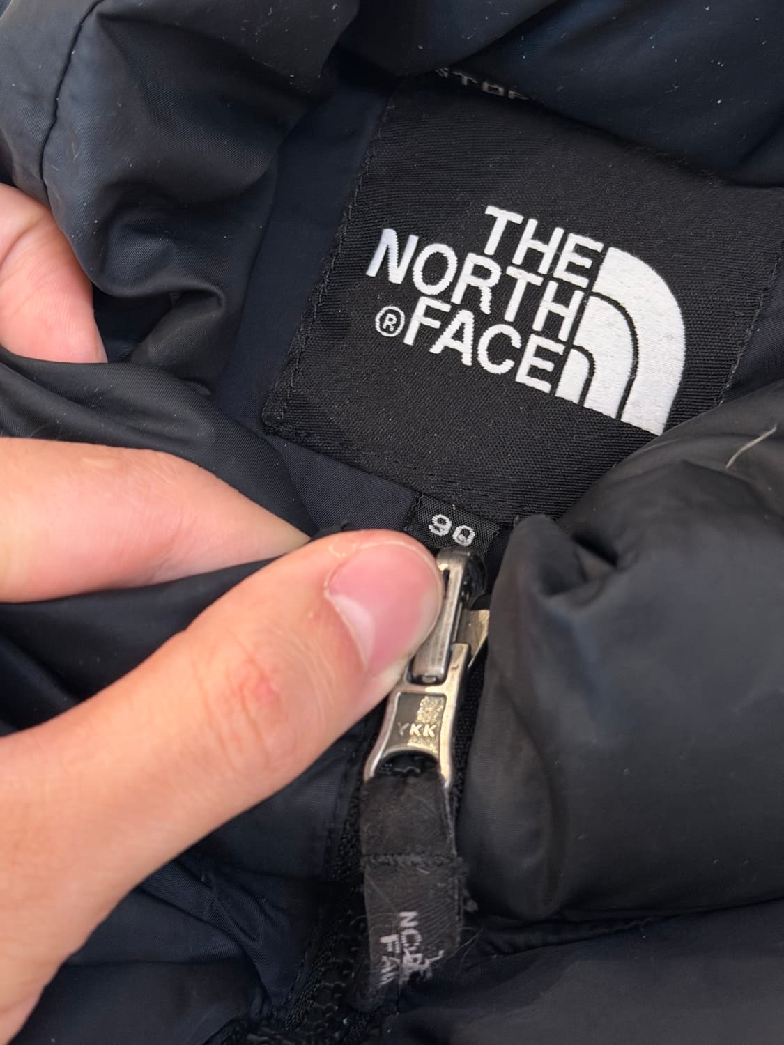 노스페이스 700필 구스다운 유광 패딩조끼 블랙 상품이미지4