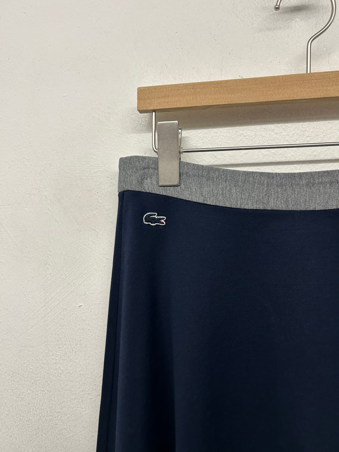 라코스테 네이비 스커트 (MADE IN JAPAN) 상품이미지2