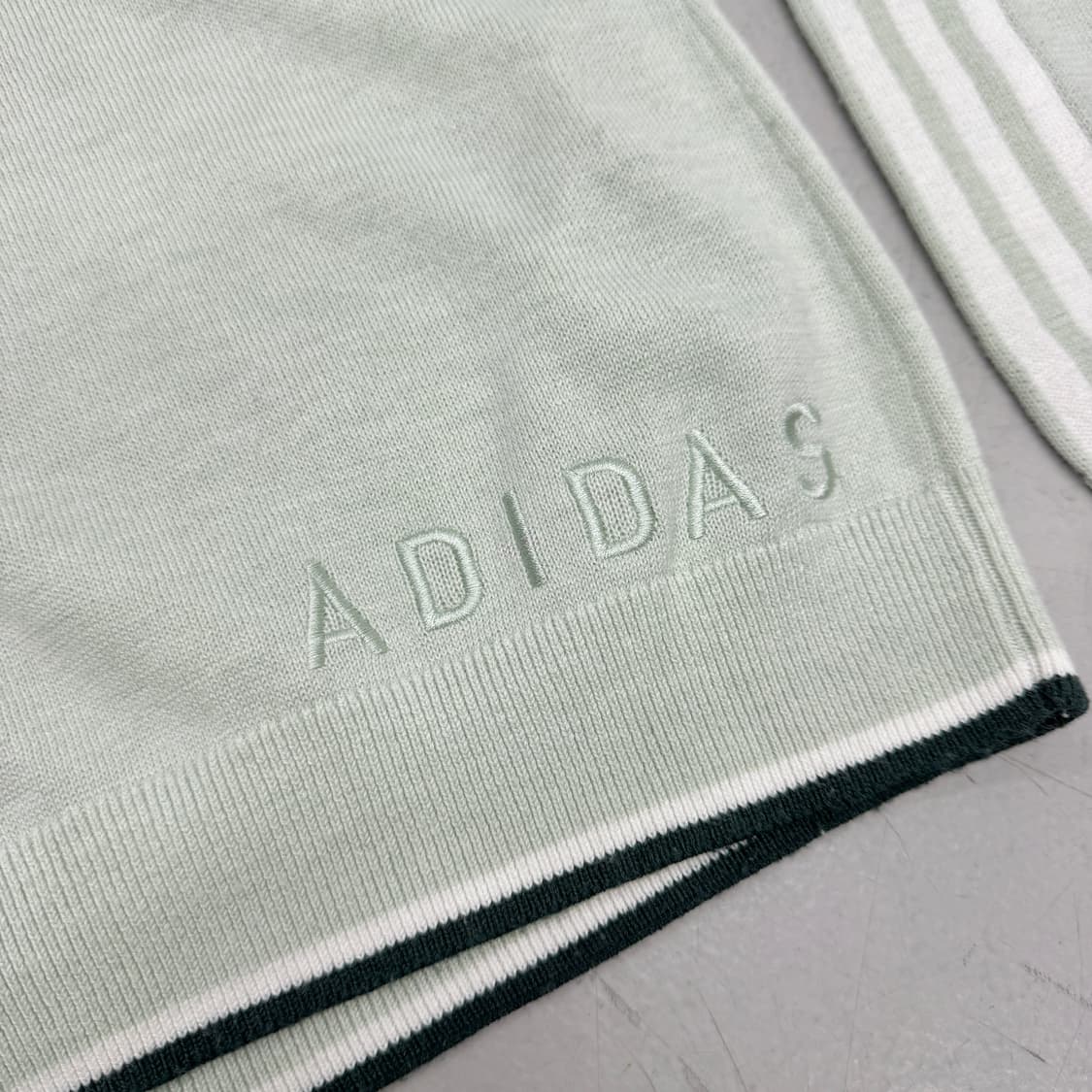 아디다스 삼선 민트 색감 니트  상품이미지4