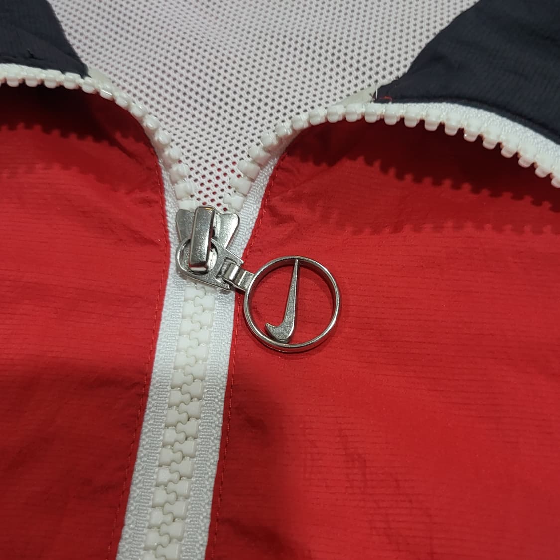 나이키 빅스우시 바람막이 자켓 블랙/레드 (M) 상품이미지3