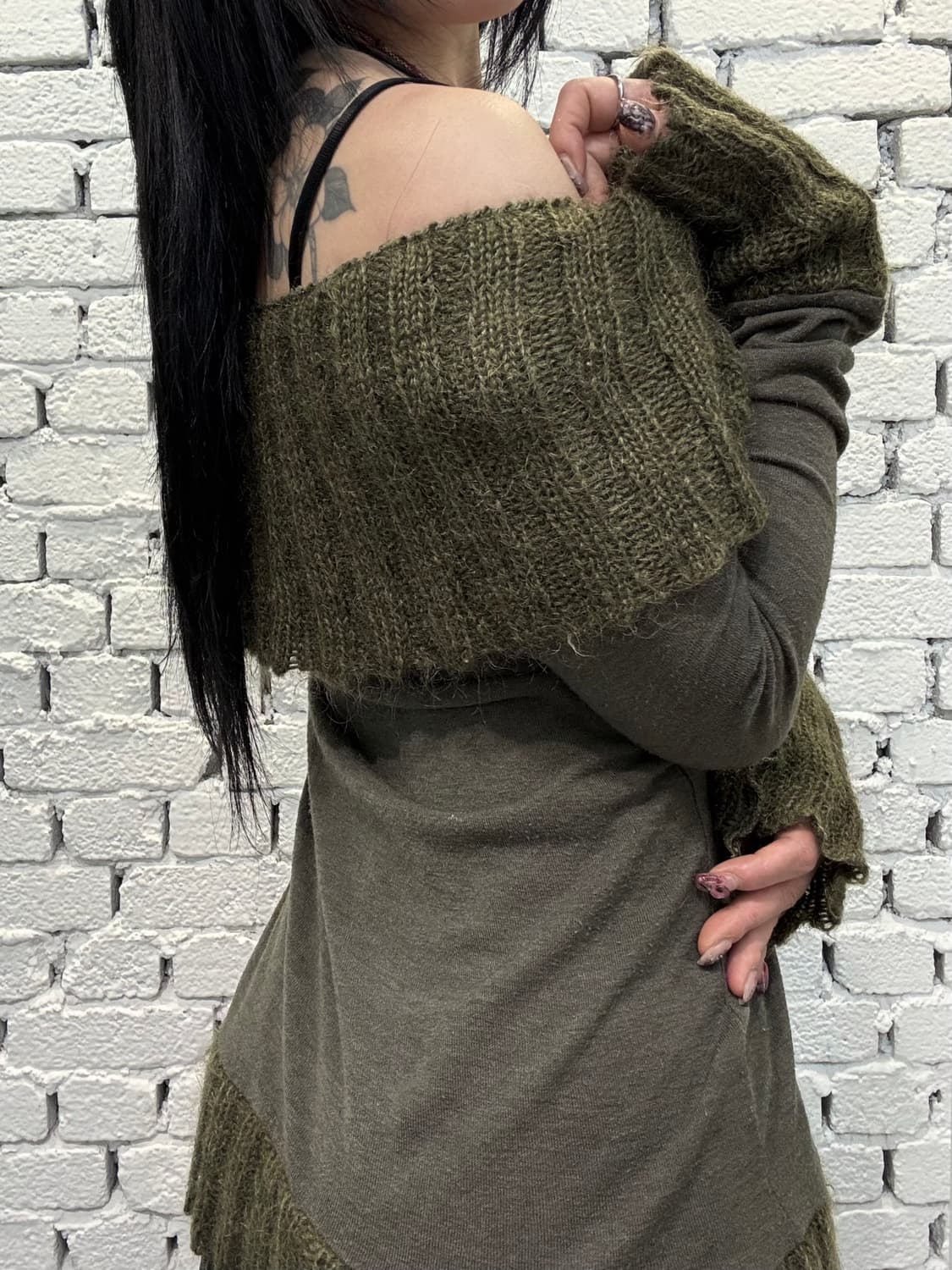 Grunge Knit Trim Off-Shoulder Top 상품이미지3