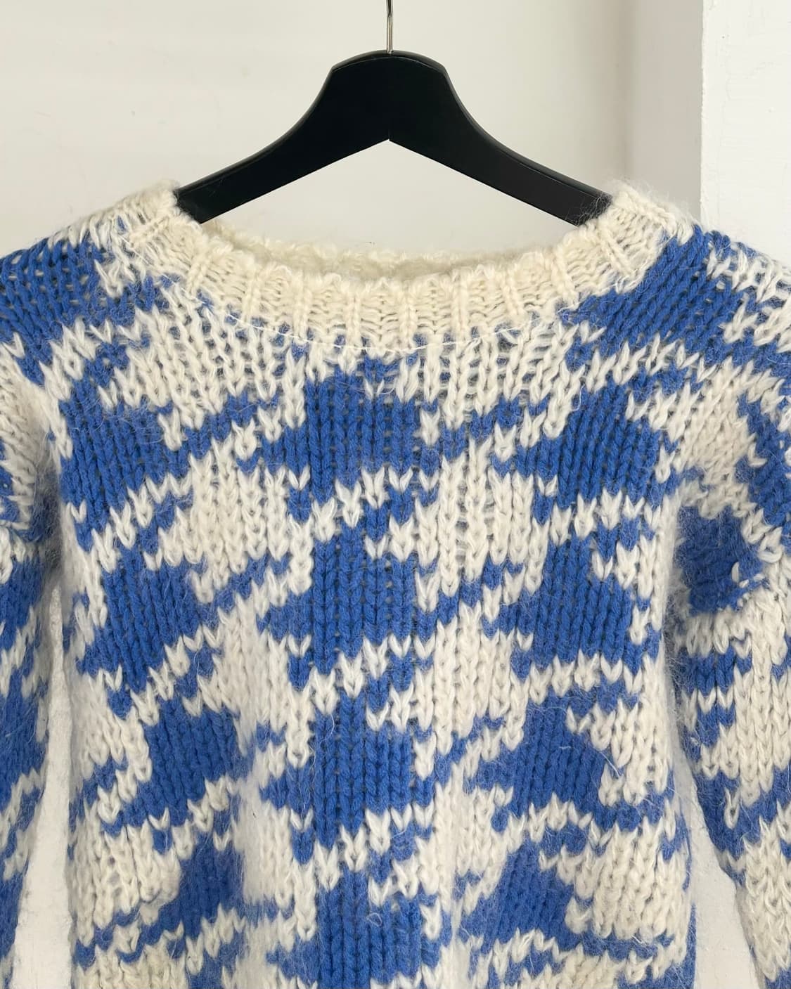 맥피 크롭 블루 프렌즈 니트 상품이미지2