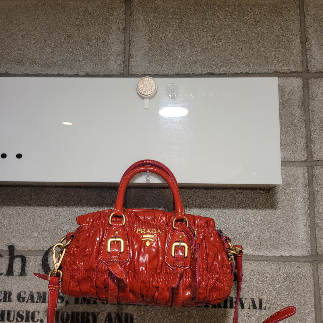 프라다 고프레 레더 숄더백 상품이미지1