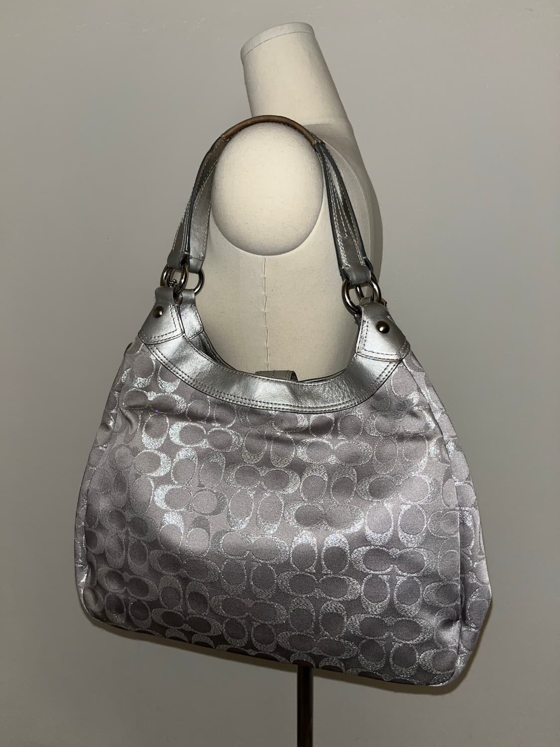 Coach Silver Hobo Bag 상품이미지8