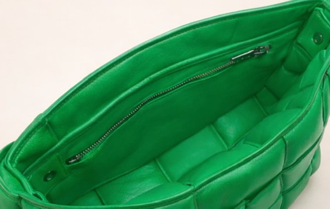 [S급] 보테가베네타 레더 패딩 카세트백 판매합니다!!! 상품이미지4