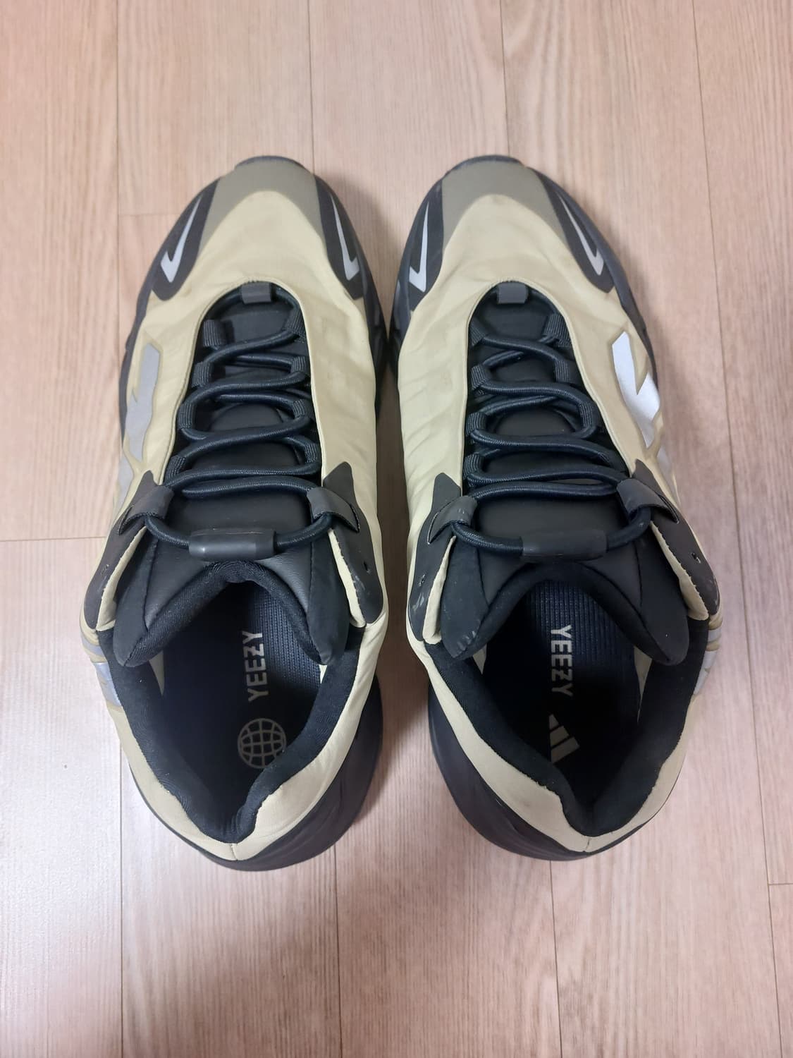 280)아디다스 이지 부스트 700 MNVN 레진 상품이미지3