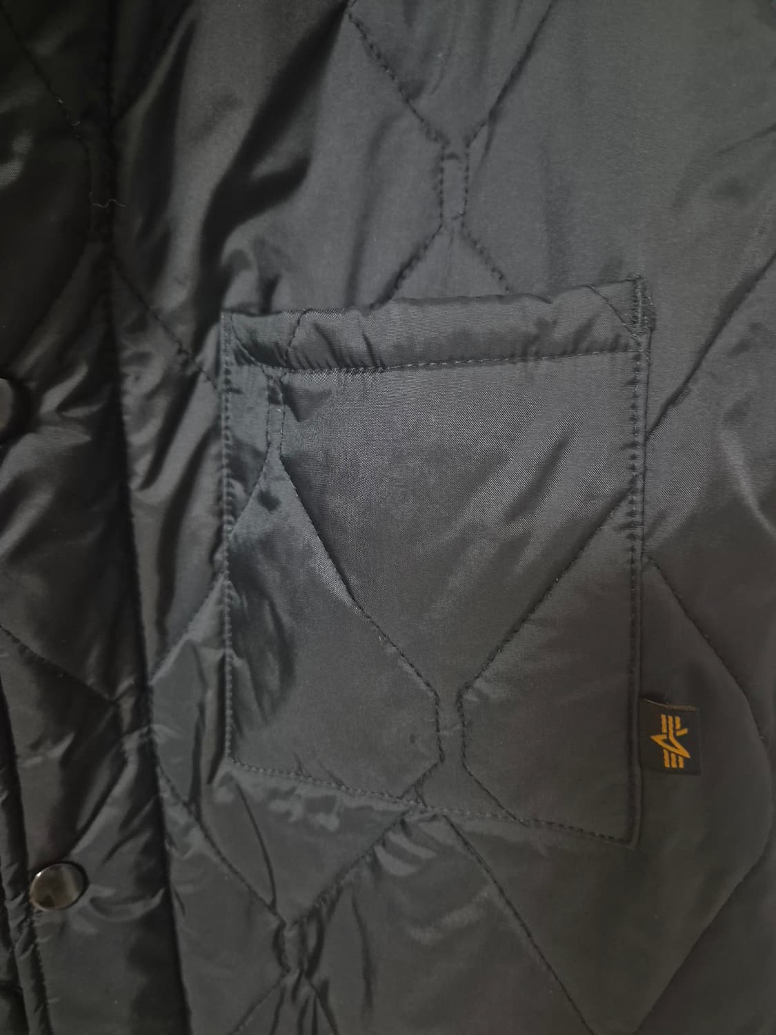 알파 인더스트리(Alpha Industries) 퀼팅 유틸리티 재킷으로, 상품이미지4