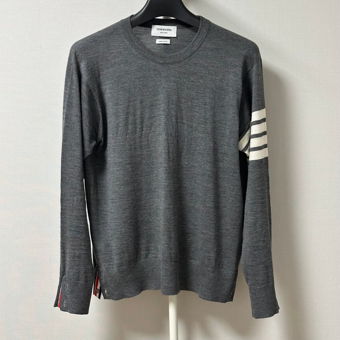 [4] 톰브라운 사선완장 메리노 울 니트 그레이 상품이미지1