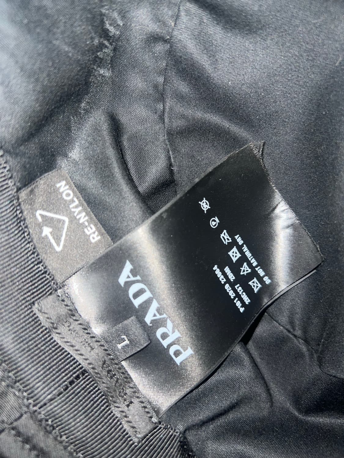 프라다 리나일론 버킷햇 상품이미지4