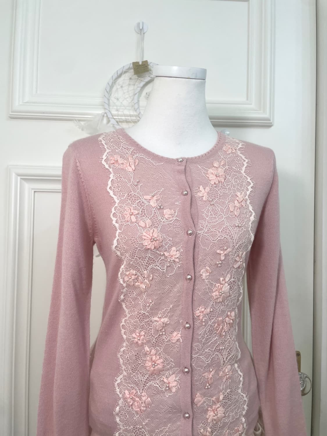 indi pink lace flower detail cardigan 상품이미지5