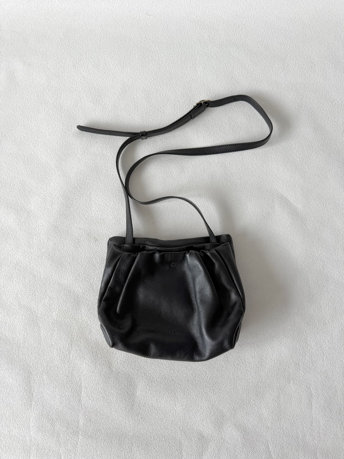 유르트(YURT) 레더 크로스백 상품이미지1