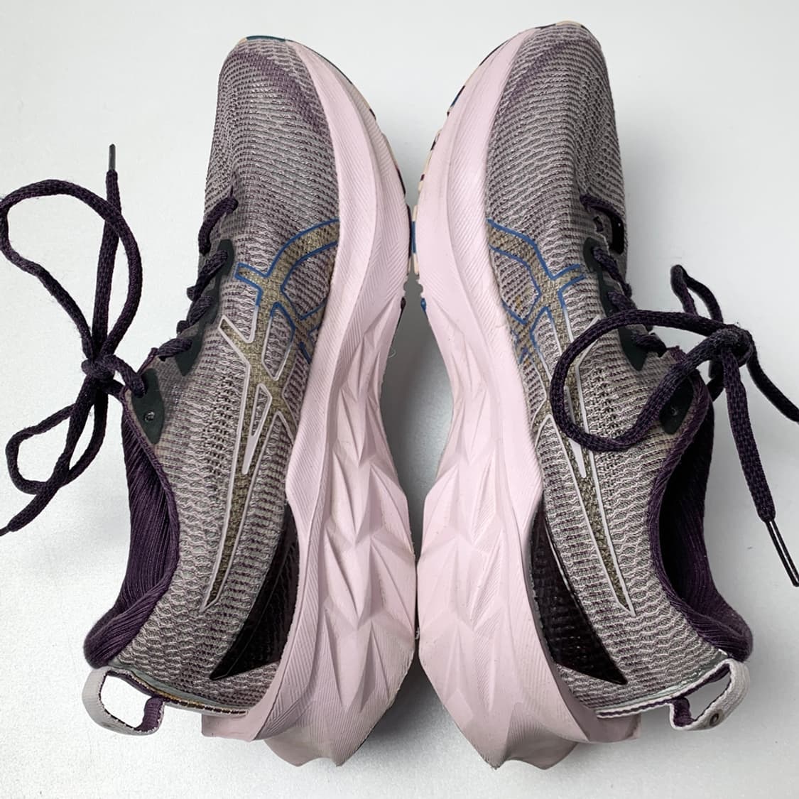 [235/정품] Asics 아식스 노바블라스트2 여성 운동화신발 상품이미지4