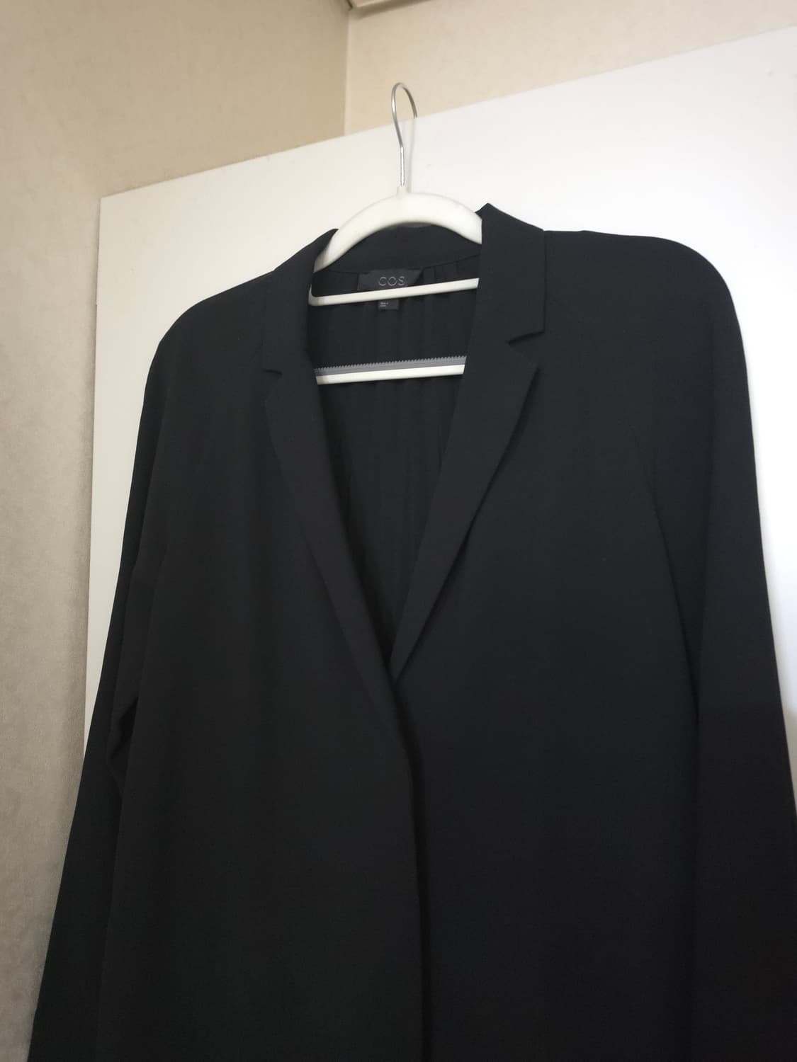 COS 블랙 플리츠 롱자켓 상품이미지2