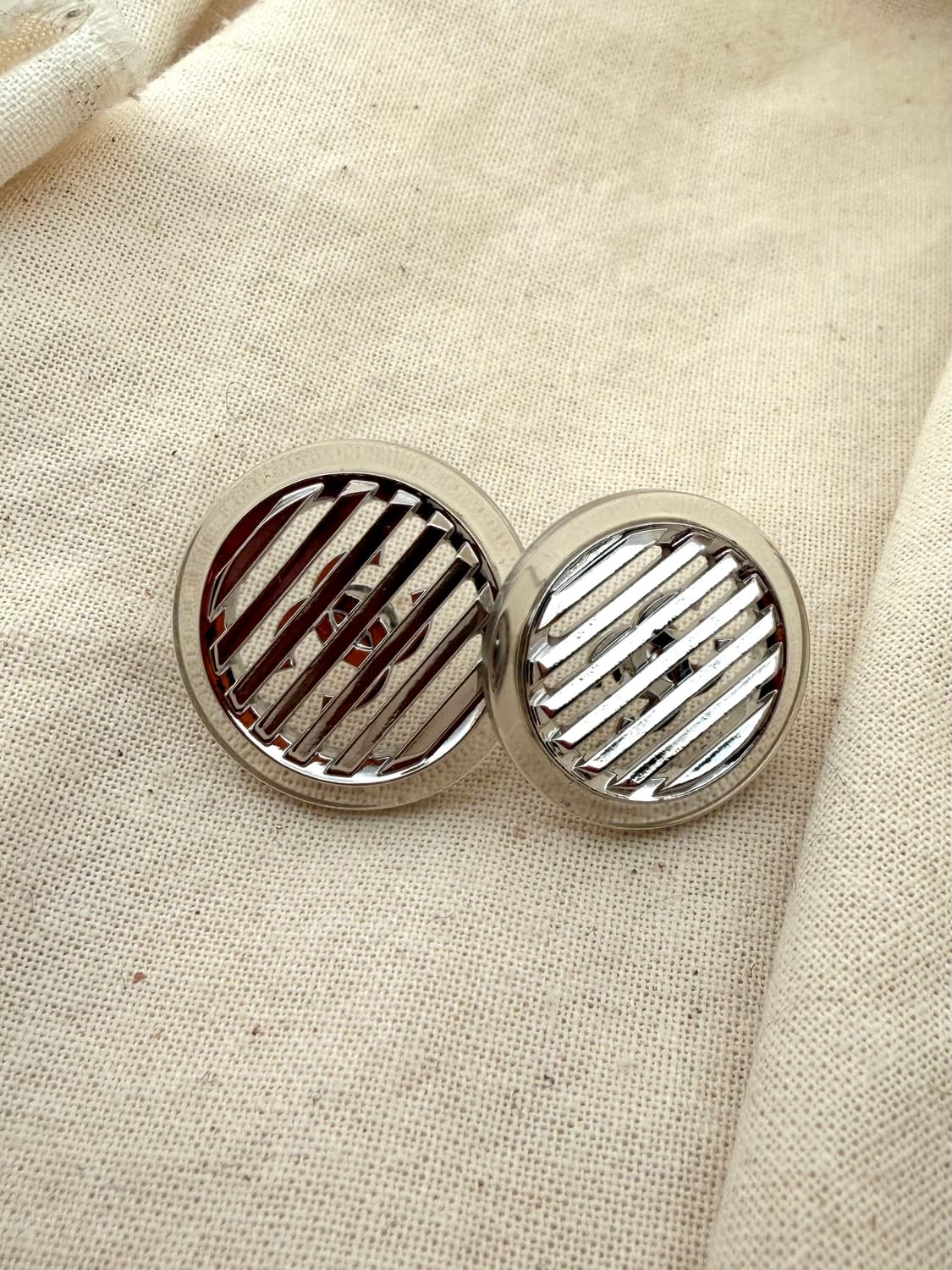 2017s / 샤넬 정품 버튼 리싸이클 이어링 귀걸이 상품이미지4