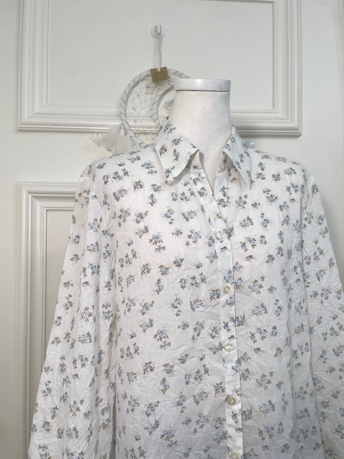 white blue flower crease loose shirt 상품이미지6