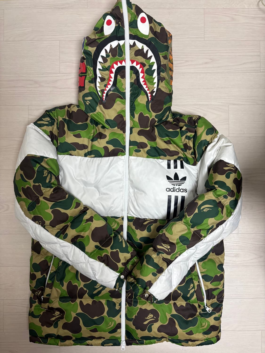 [XL] 배이프 아디다스 그린카모 샤크패딩 판매합니다 상품이미지1