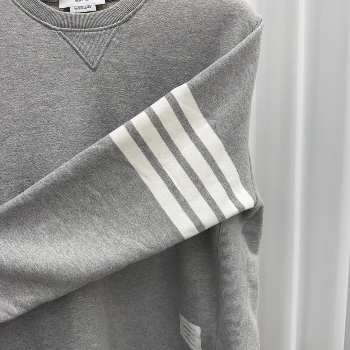 [5] 톰브라운 사선완장 맨투맨 상품이미지4