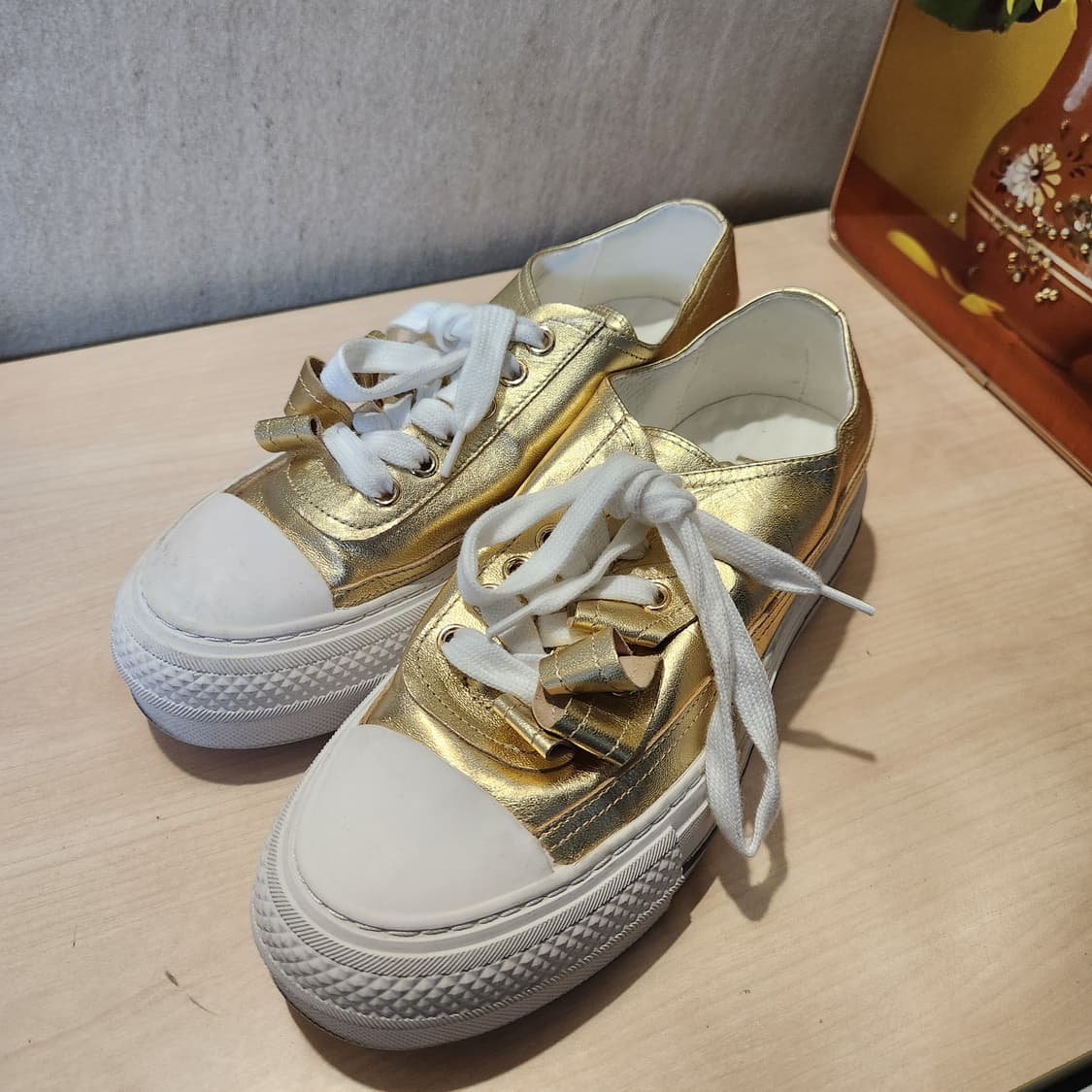 룩을 살리는 골드 무드👟 나무하나 PRIVEÉ 245 상품이미지4