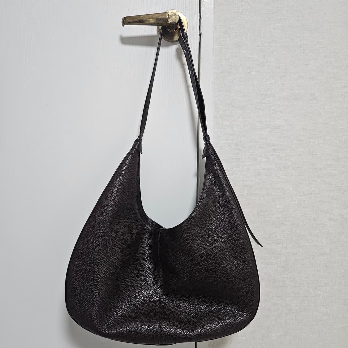 애프터프레이 크레센트 레더백 브라운 상품이미지3