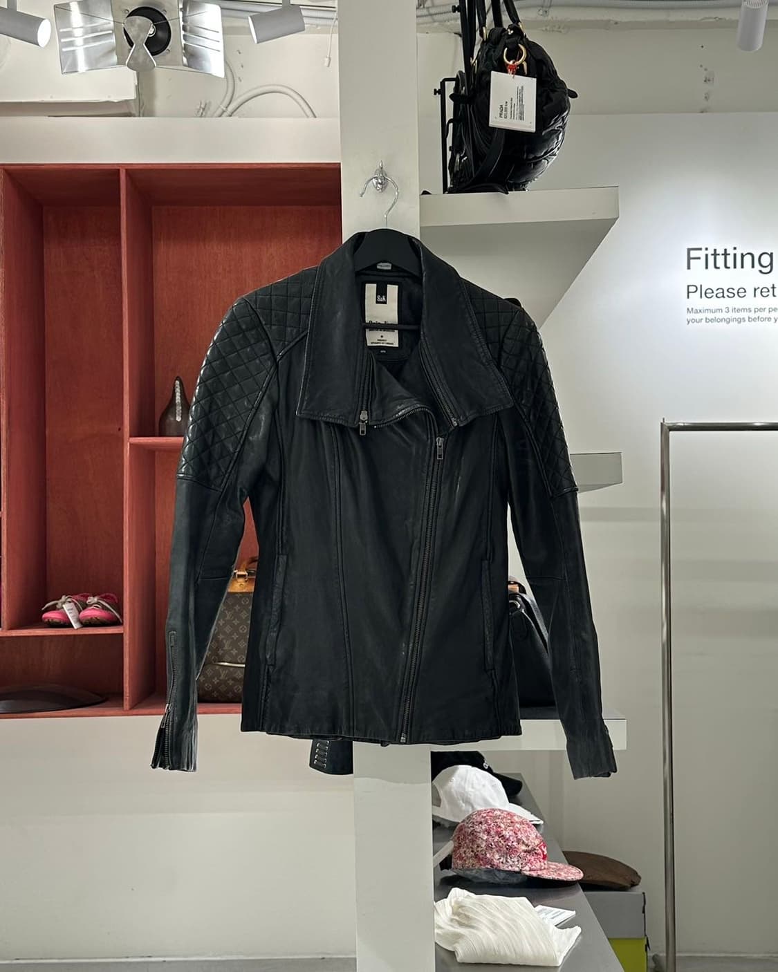 소이아 앤 쿄 블랙 다이아몬드 퀼팅 디테일 라이더 자켓 상품이미지1