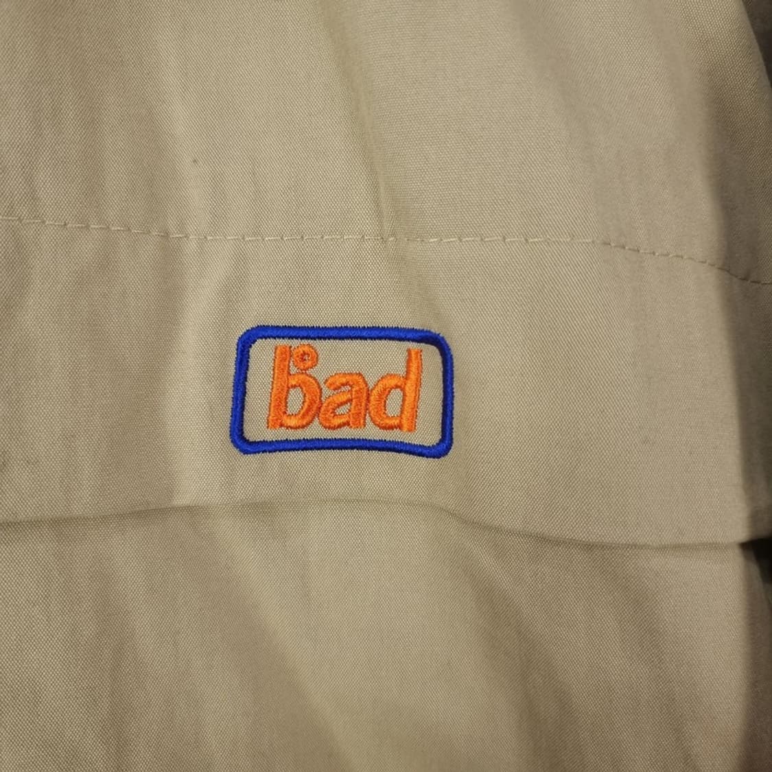 [배드인배드] 로고 자수 오버핏 트렌치 코트 베이지 M18771 상품이미지8