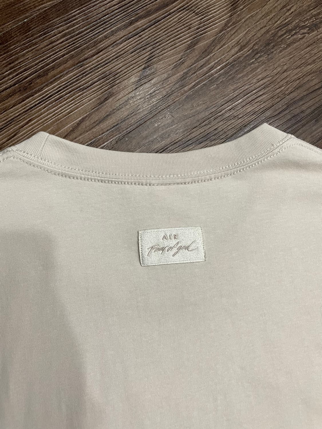 나이키 x 피어오브갓 웜업 티셔츠 오트밀 상품이미지8