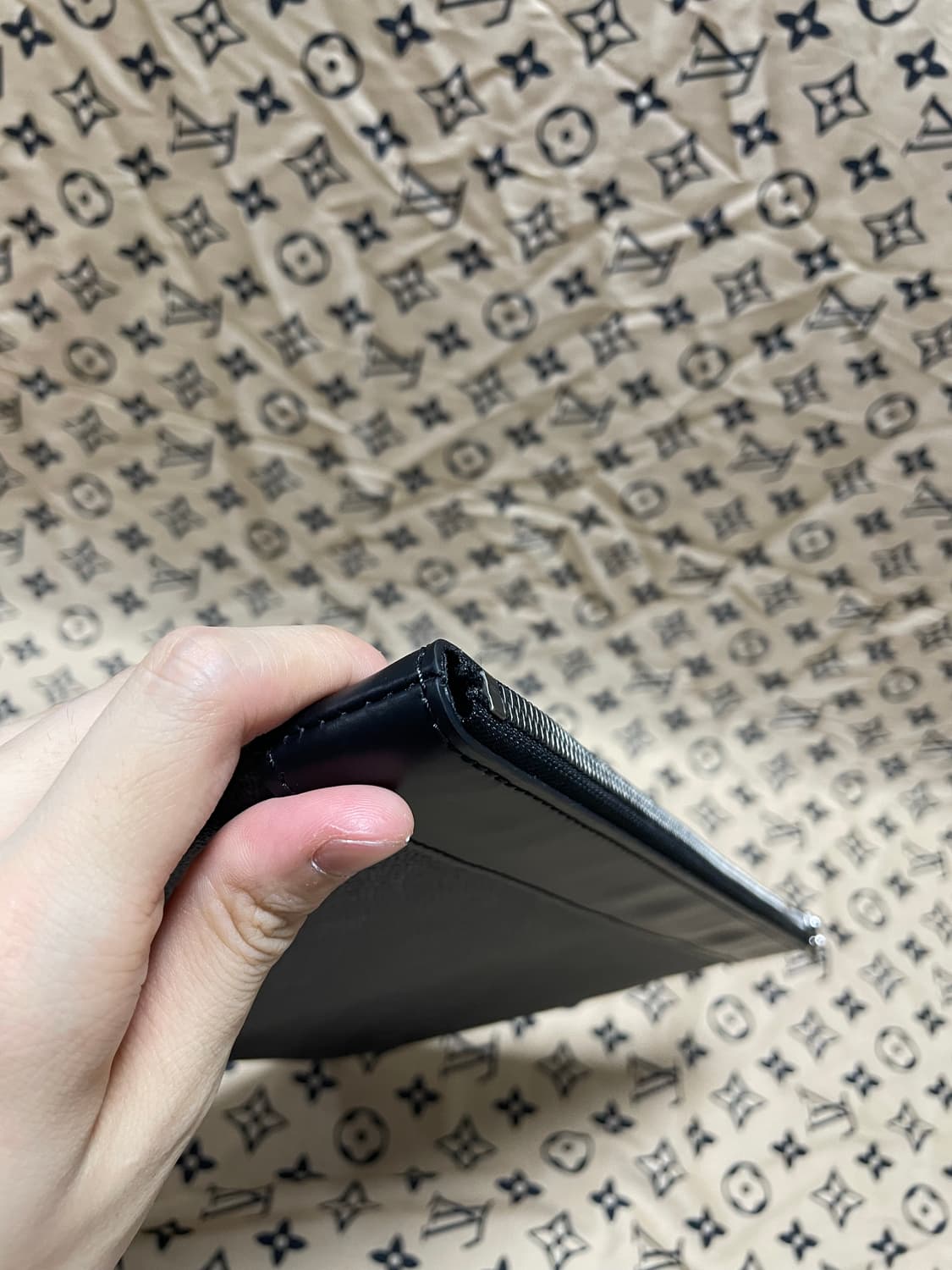 루이비통 모노그램 이클립스 아폴로 클러치백 상품이미지4