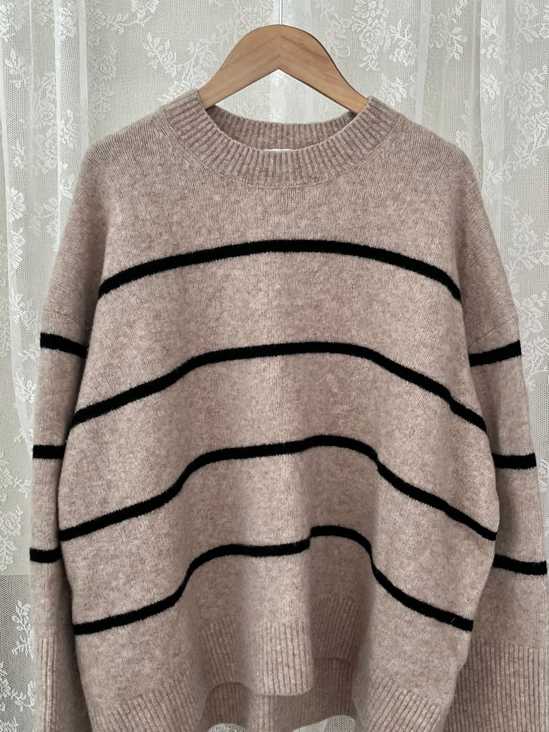 S) 앤아더스토리즈 단가라 오버핏 니트 베이지 상품이미지3