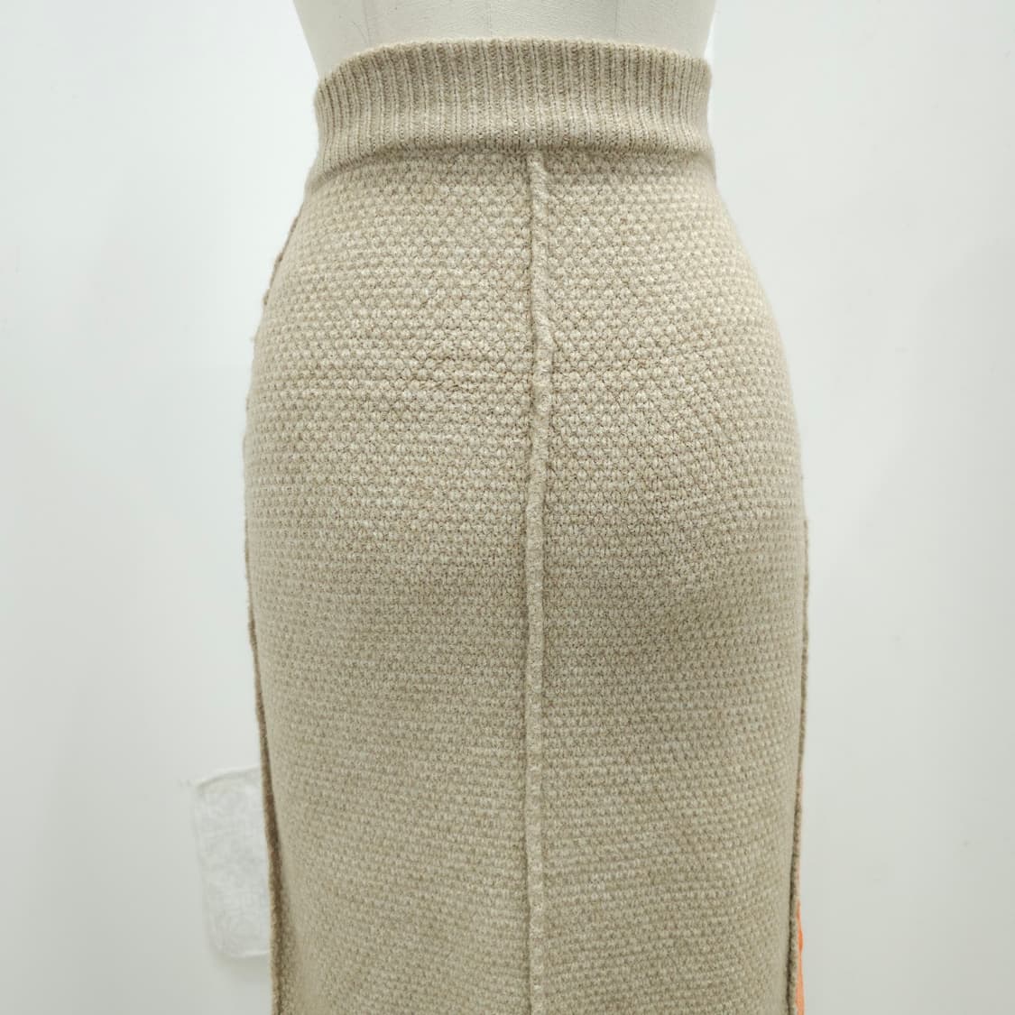 베이지 니트 오렌지 라인 포인트 롱스커트  상품이미지6