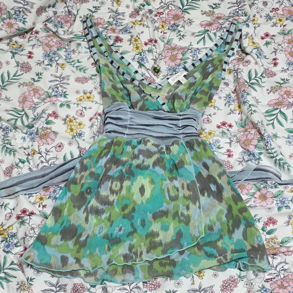 일본빈티지)오리엔탈 히피 모리걸y2k 그린레오파드 브이넥 리본 슬리브리스 상품이미지3