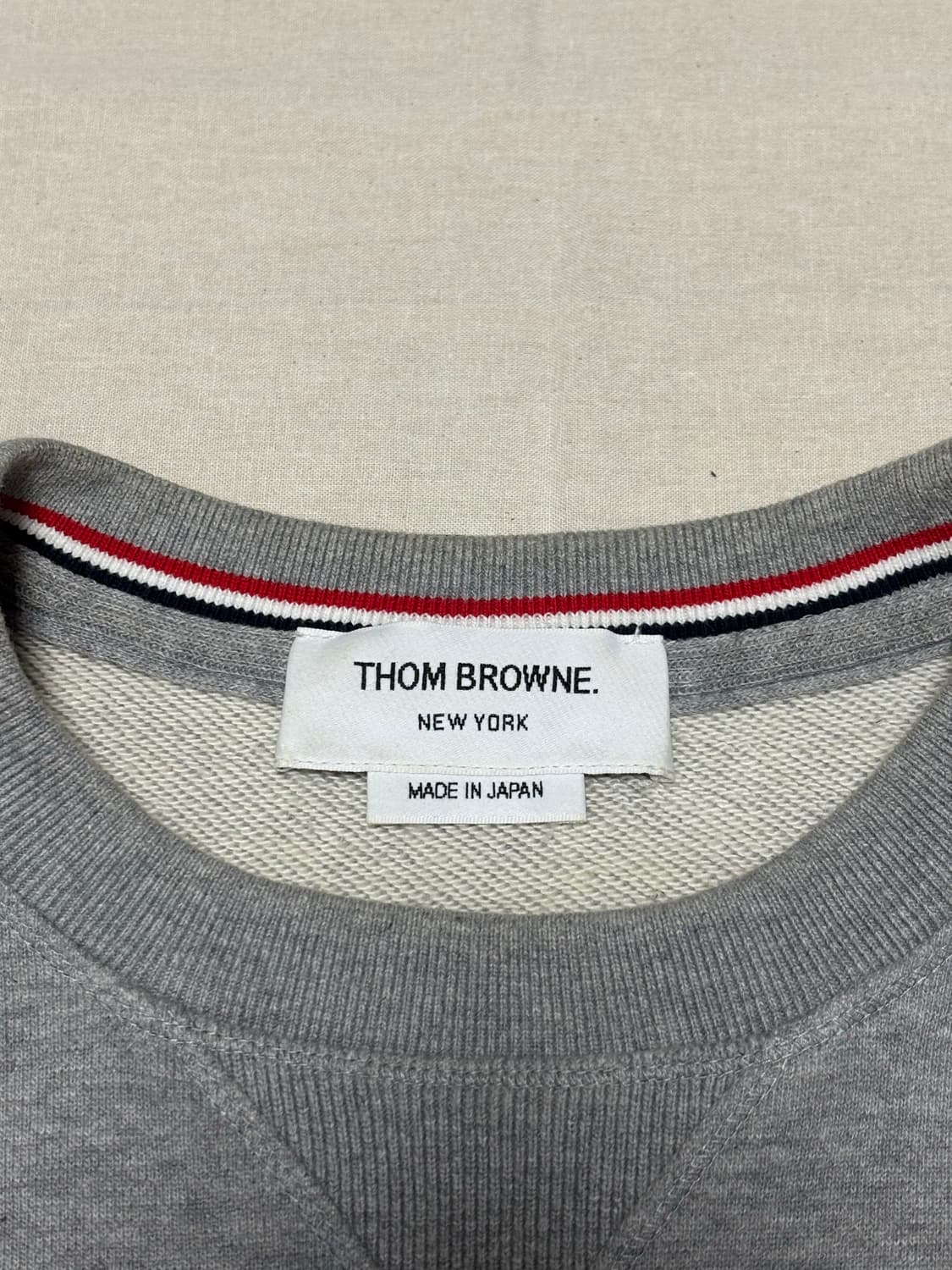 톰브라운 사선완장 맨투맨 [4] 상품이미지5