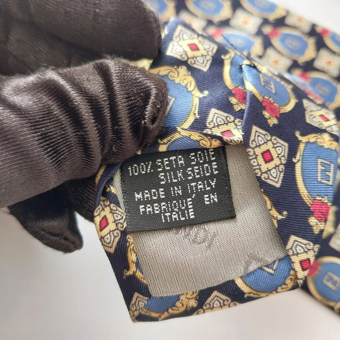 펜디 실크 네이비 주카 패턴 넥타이 10.3cm A+등급 K1561
 상품이미지10