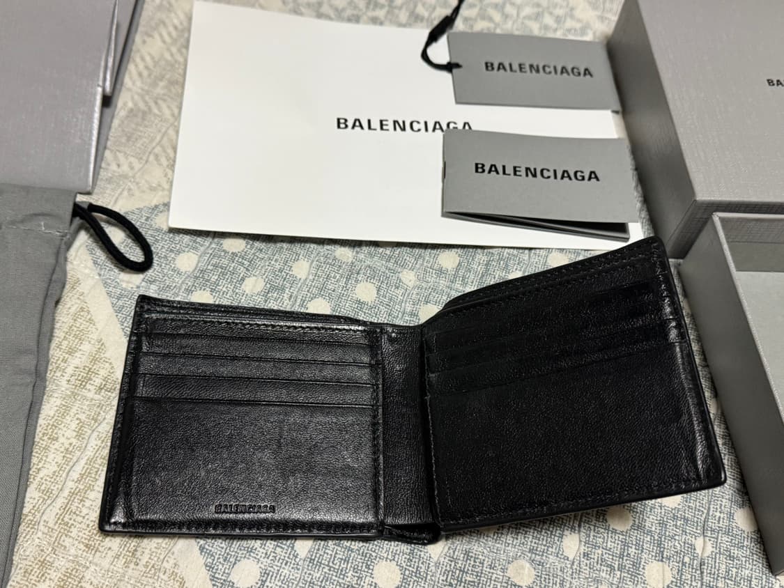 <거의 새것> 발렌시아가 크레딧 스퀘어 폴디드 지갑 상품이미지5