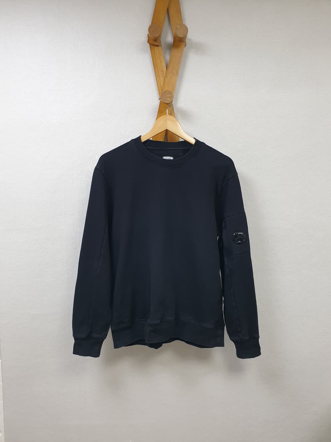 [L/100/정품] cp컴퍼니 렌즈와펜 맨투맨 상품이미지1