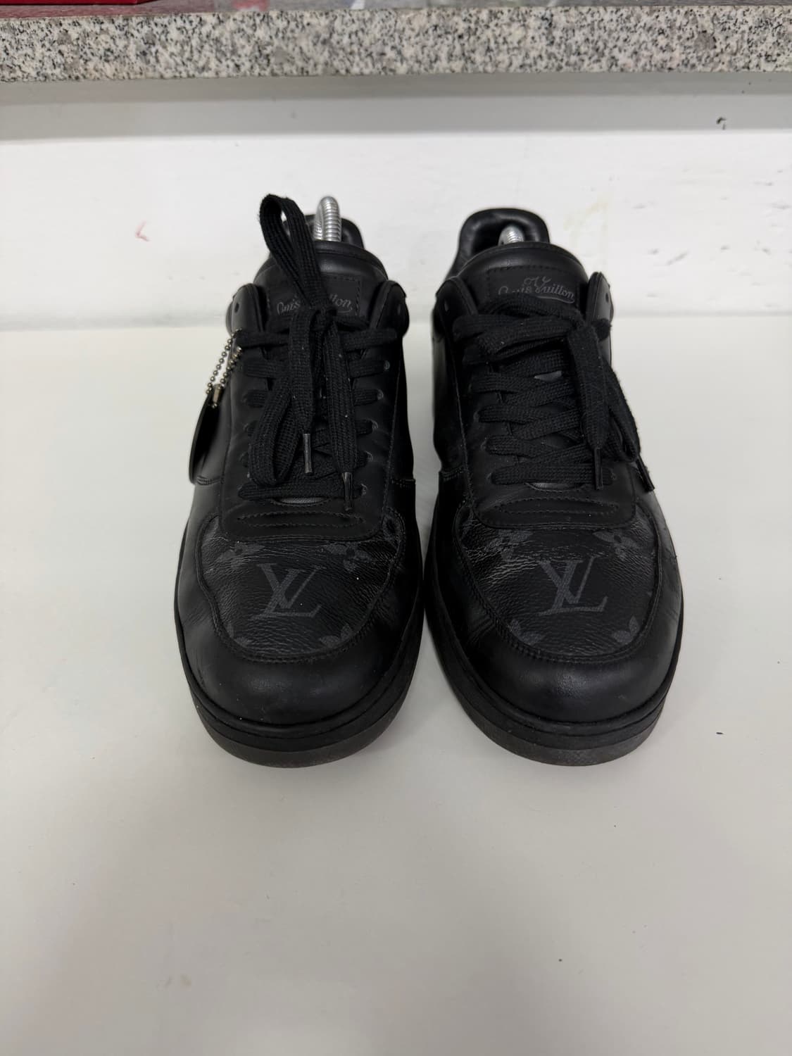 정품) 루이비통 리볼리 모노그램 스니커즈 6.5(260) 상품이미지1