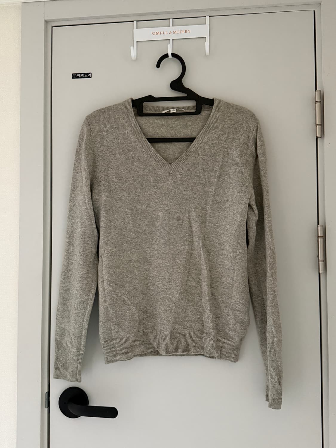 유니클로 브이넥 니트 상품이미지1