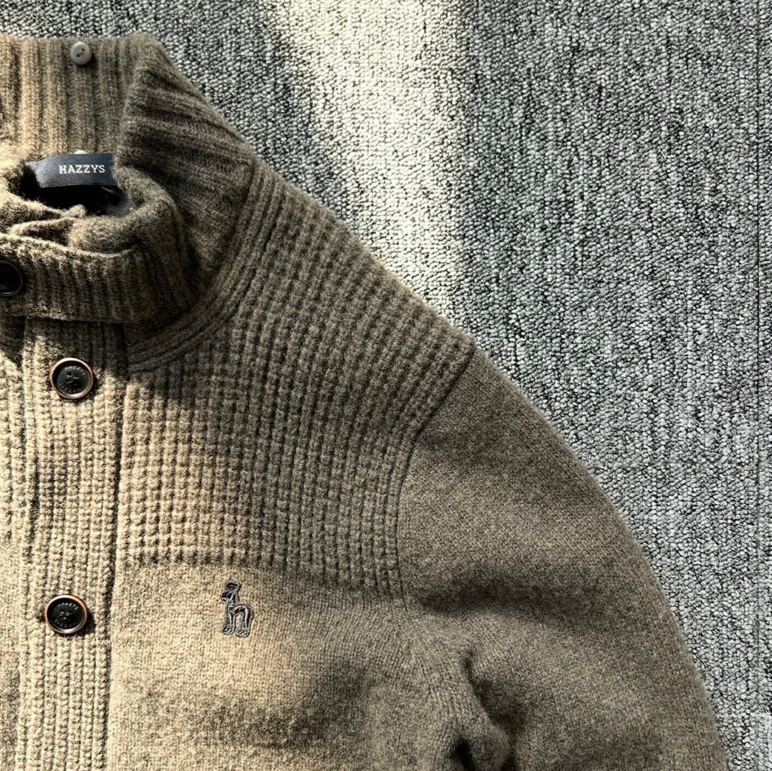 헤지스 브라운 암패치 가디건 집업  상품이미지3