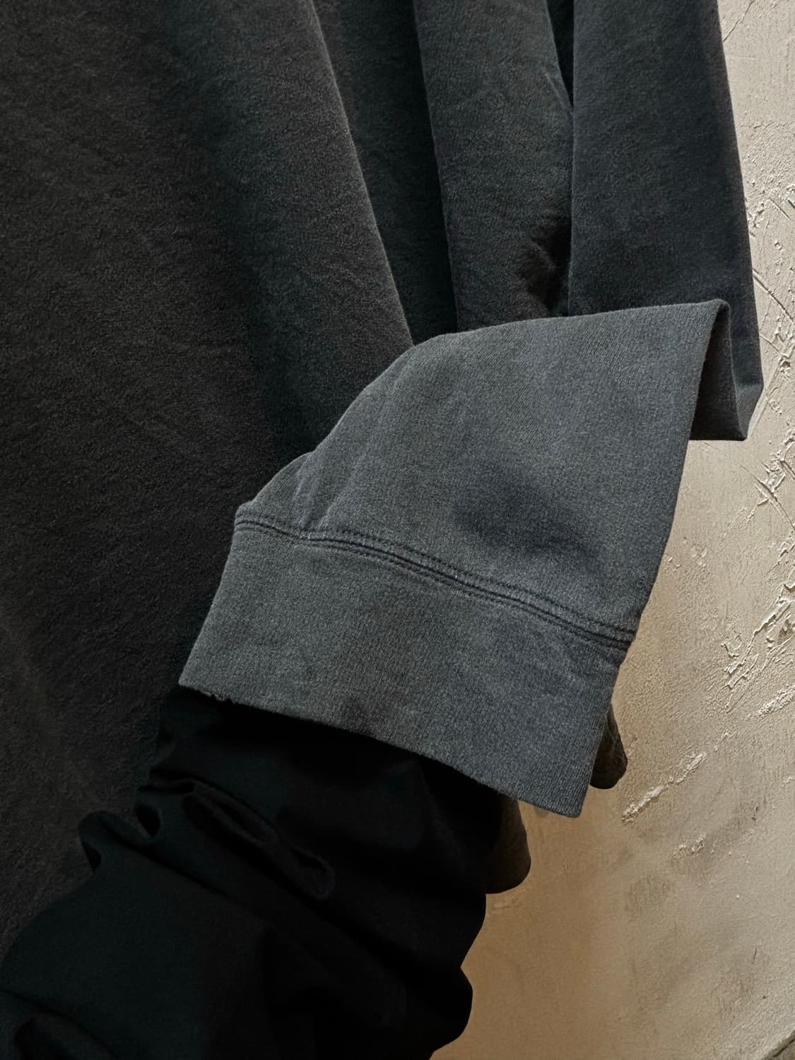 솔리드 옴므 피그먼트 백프린트 오버핏 롱슬리브   상품이미지10