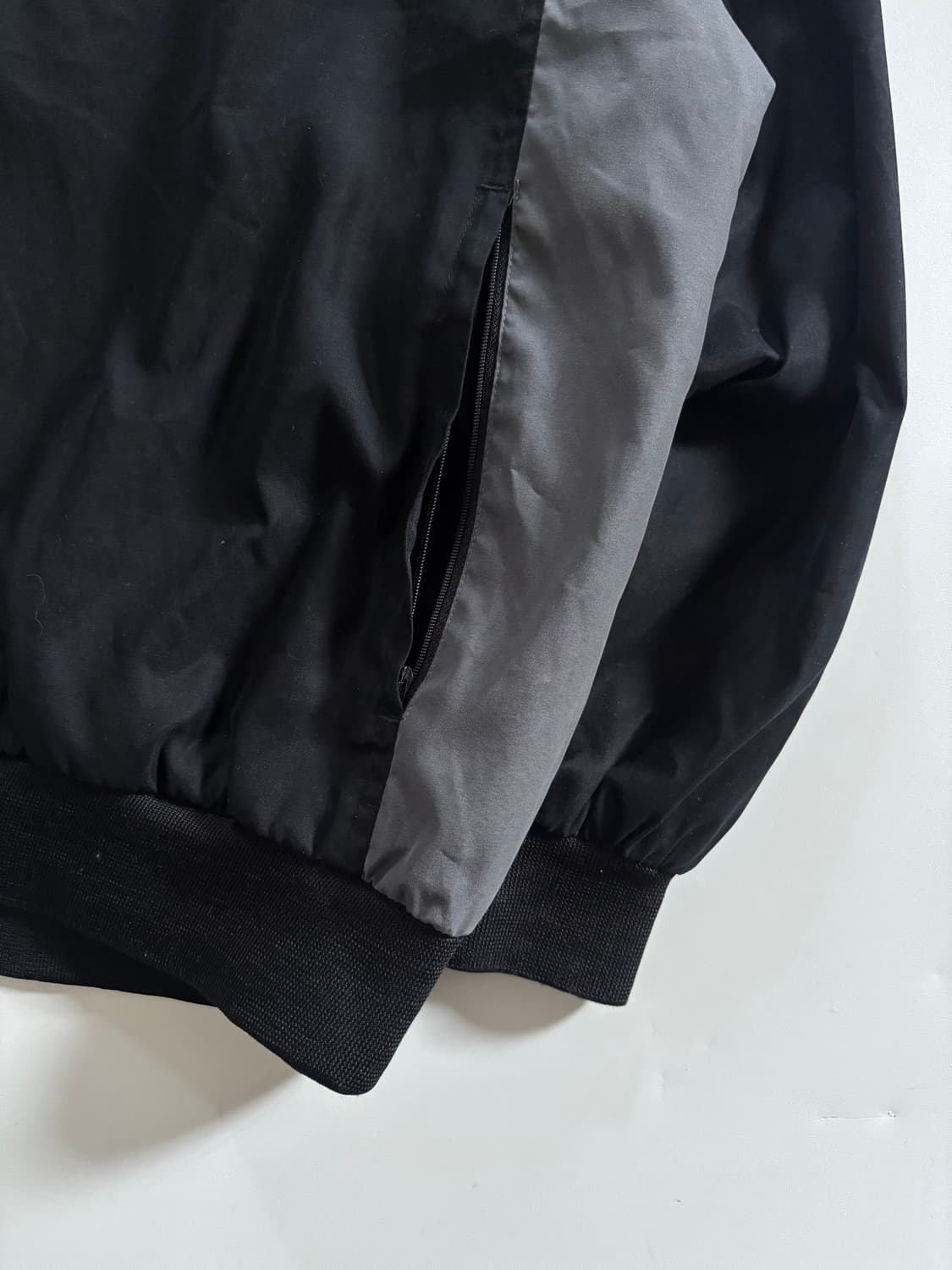 Nike 나이키 스우시 블랙컬러 브이넥 웜업 상품이미지3