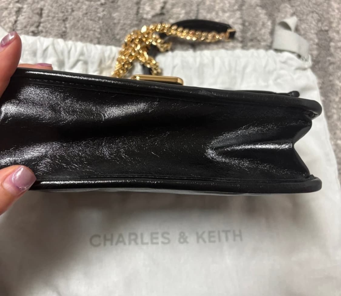 [찰스앤키스] 퀄팅 체인 스트랩 백 숄더 크로스가방 블랙색상 팝니다 상품이미지6