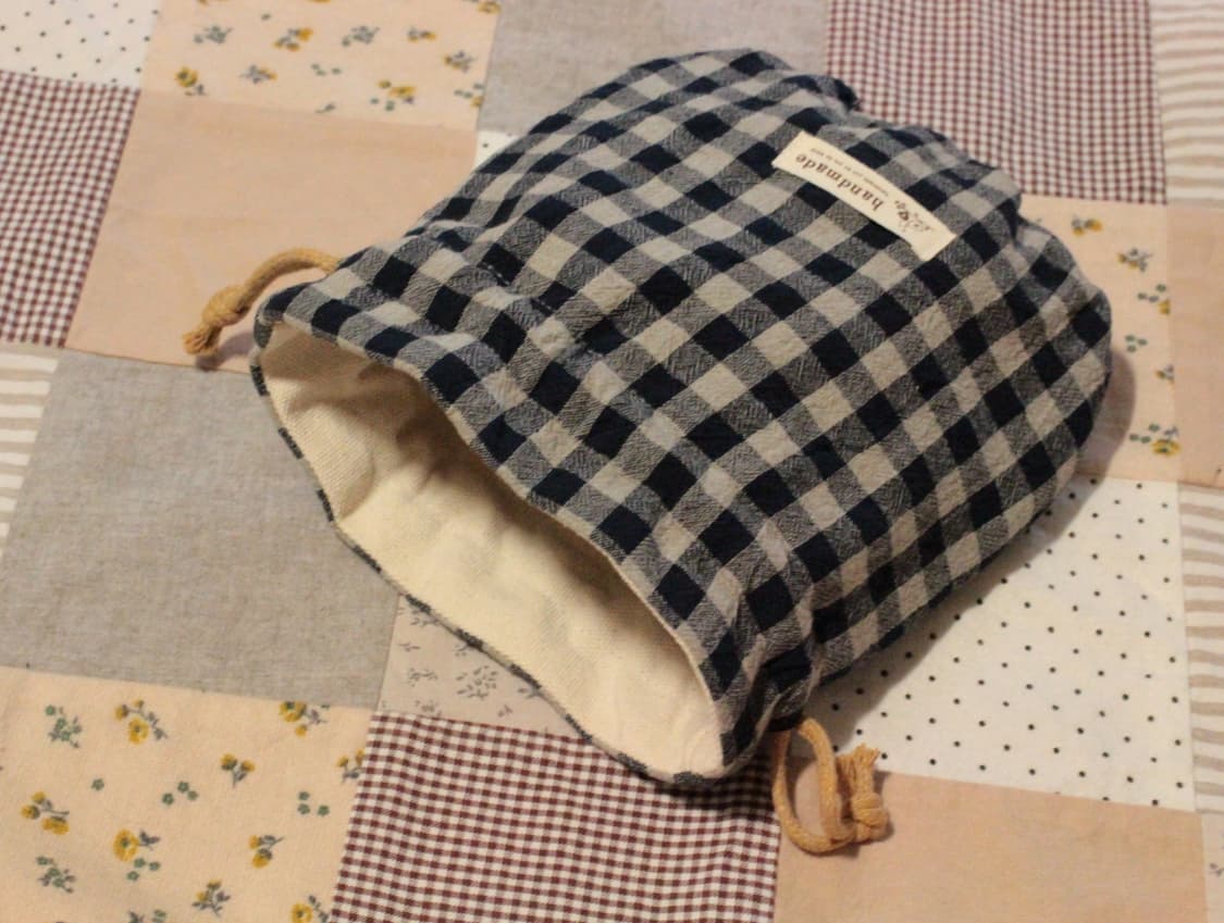 핸드메이드 네이비체크 셔링 스트링 파우치 상품이미지7