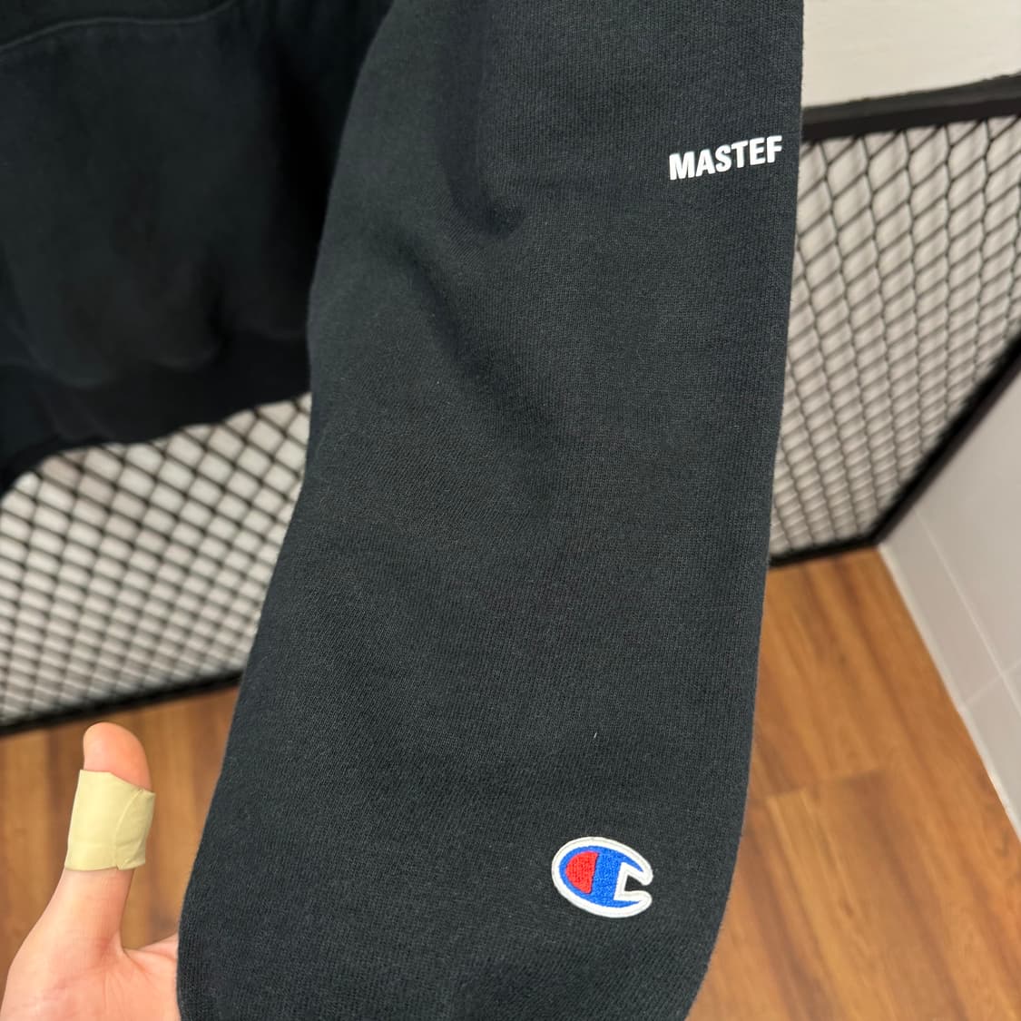 챔피온 스웻셔츠 후드 리버스위브 MASTEF 백 프린트 포인트 블랙 상품이미지5