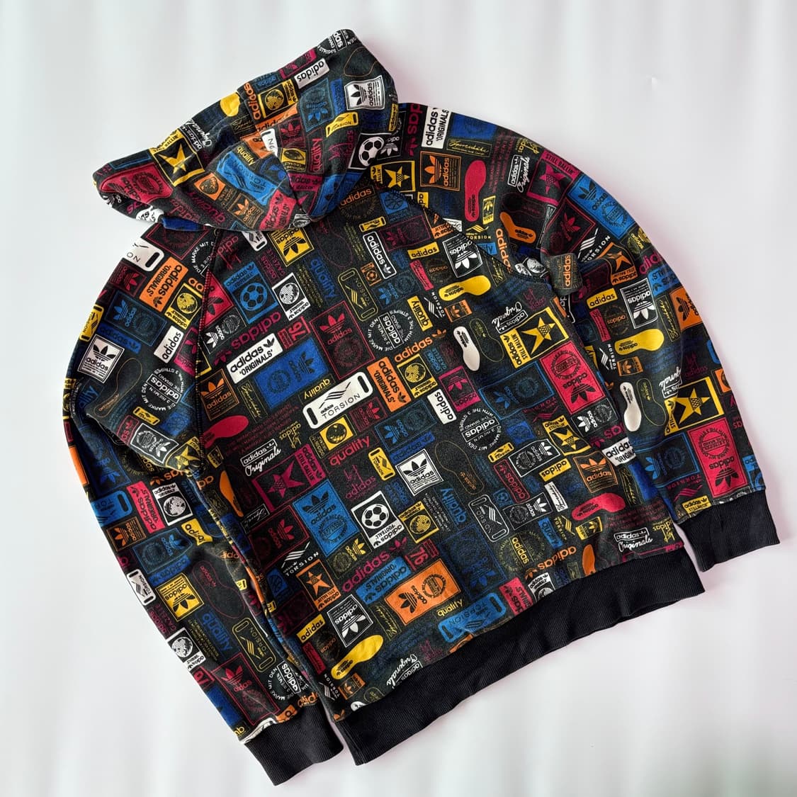 아디다스 오리지널스 아카이브 라벨 올오버 프린트 후드티 상품이미지3