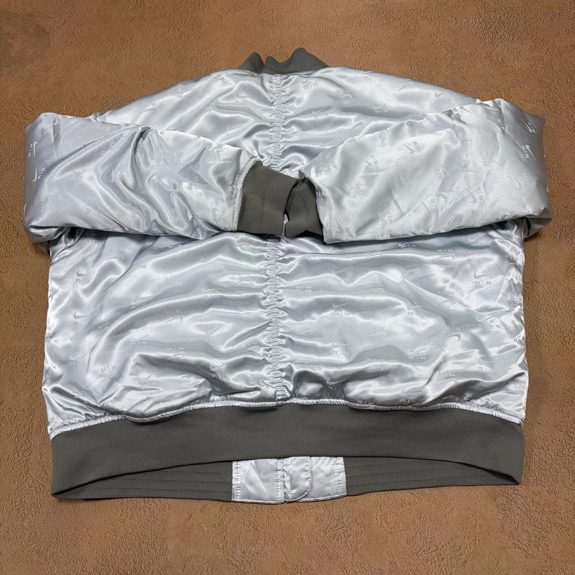 (W)나이키 AIR 스우시 실버 봄버 자켓 상품이미지3