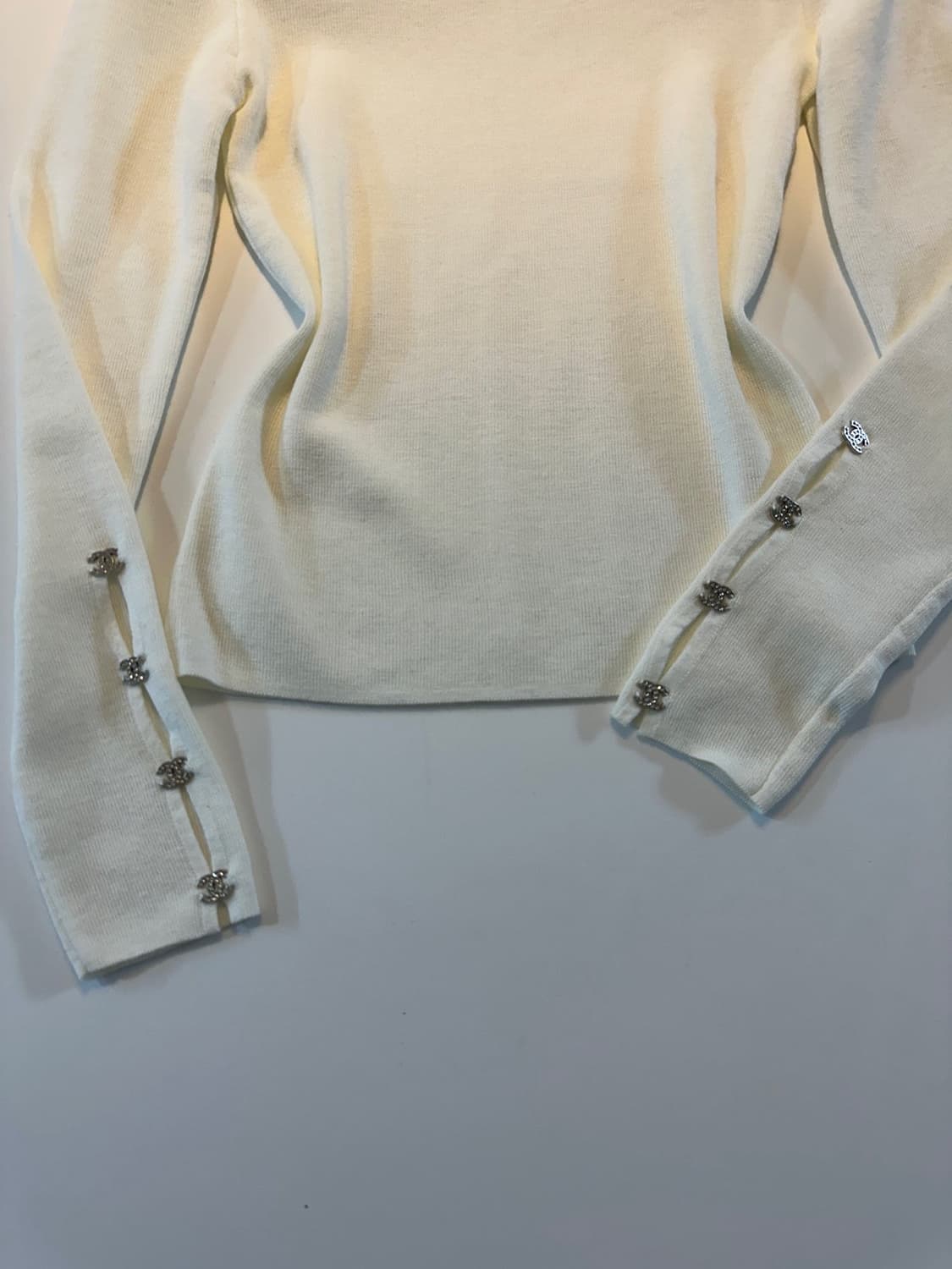 (새상품)샤넬소매큐빅니트 상품이미지5